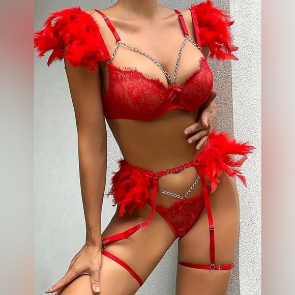 Sexy Lace Red Lace Lingerie Set with Feather Accents and Chain Details ✨🔥🔥 - Picture 5 of 7